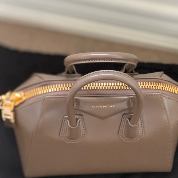 ****SOLD****Givenchy antigona - Picture 6 of 14